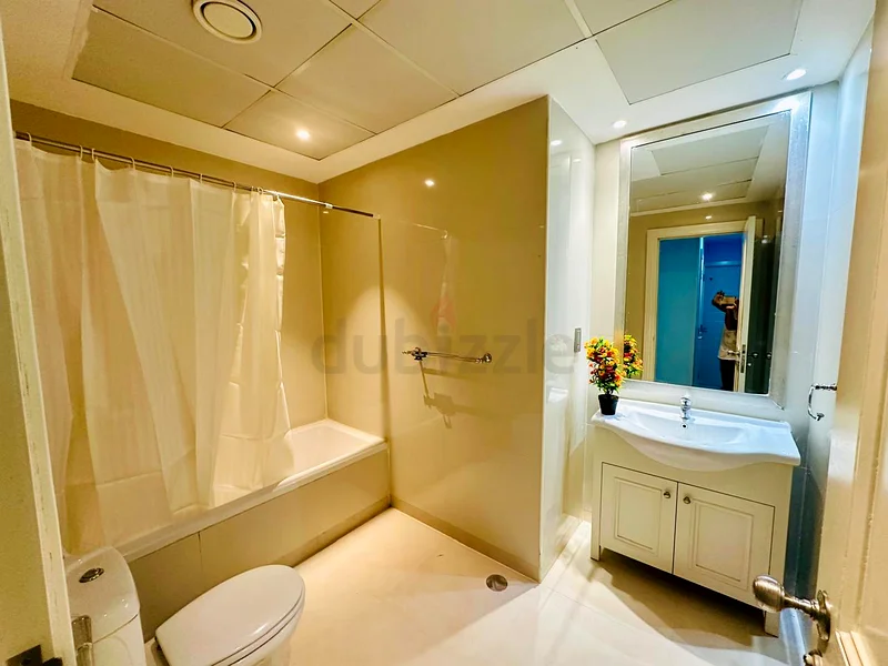 Bed Space Available – Prime Location, Clean  Affordable64054844253187111