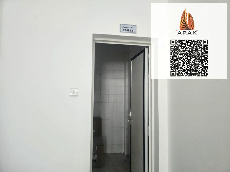 Ready-to-Move Showroom in Prime Location64074559773571112