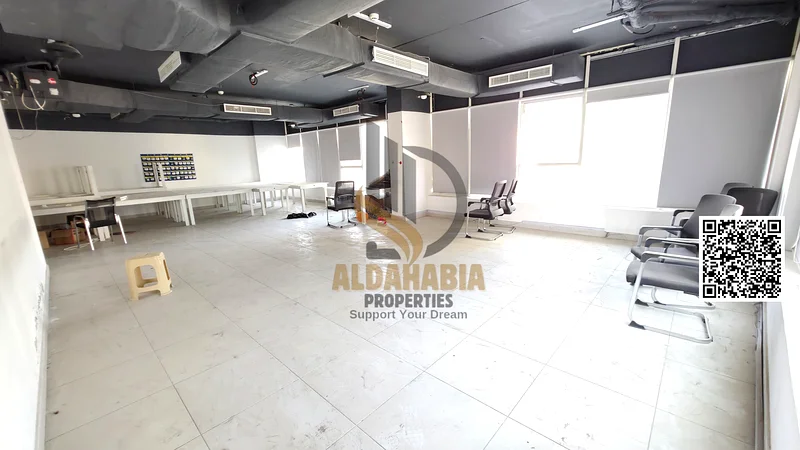 🏢 مكتب للإيجار – 900 قدم مربع – ليوار / عجمان64072890064770111