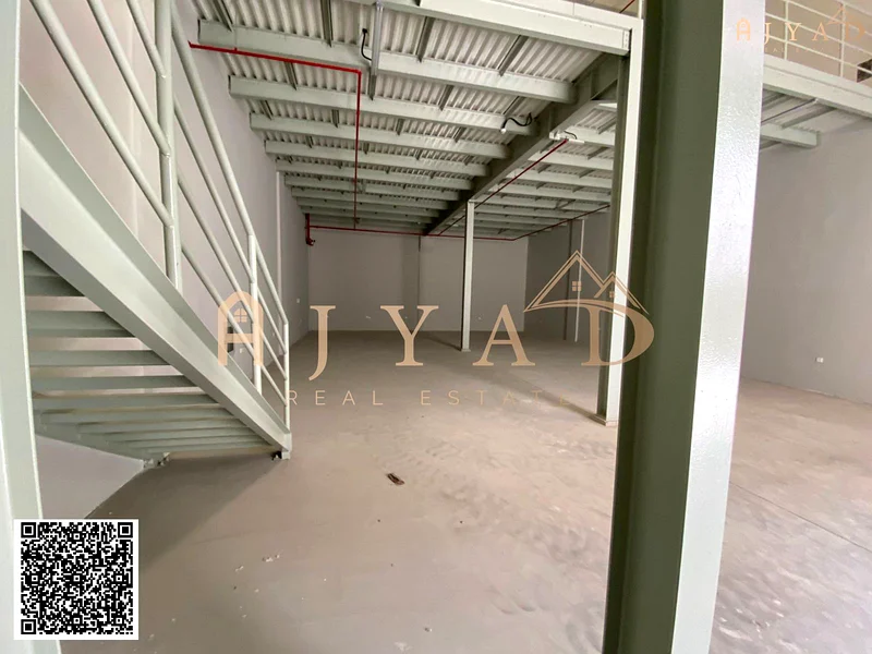 مستودع واسع للإيجار في منطقة الجرف الصناعية 3 | 4000 قدم مربع | طاقة كهربائية 20 كيلوواط64074786146177114