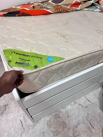 Home Center Comfortable and Stylish Mattress for Sale Same like New