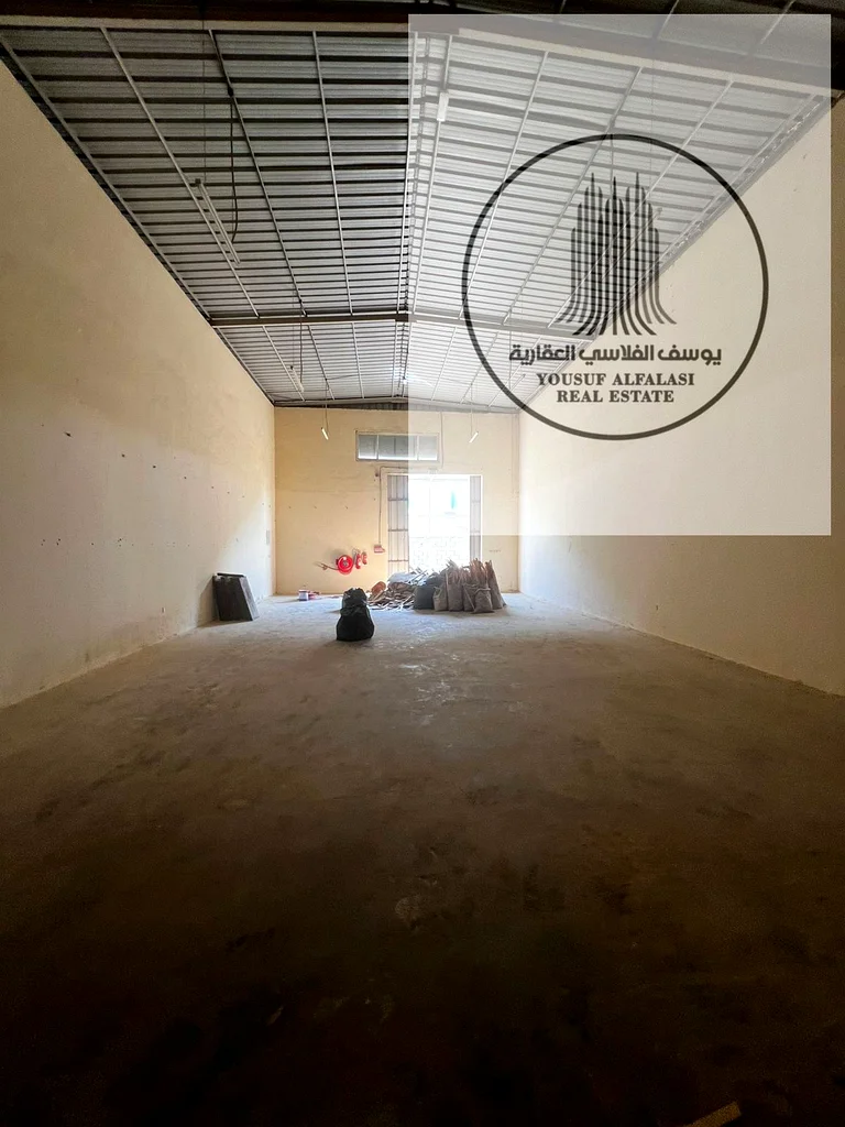 Distinctive warehouse for annual rent - Warehouse in Umm Al Quwain Location: Umm Al Quwain - Strategically located near main roads, easy to access and64060942706691113