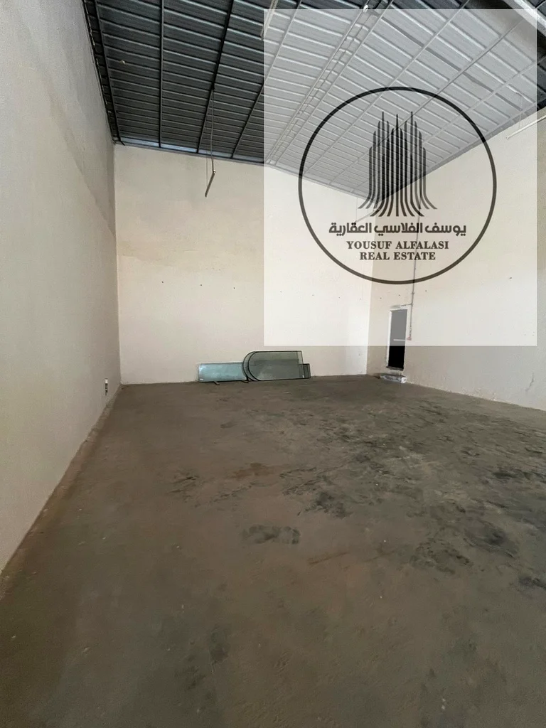 Distinctive warehouse for annual rent - Warehouse in Umm Al Quwain Location: Umm Al Quwain - Strategically located near main roads, easy to access and64060942706691114