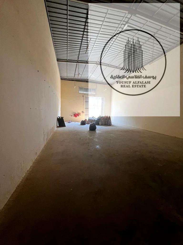 Distinctive warehouse for annual rent - Warehouse in Umm Al Quwain Location: Umm Al Quwain - Strategically located near main roads, easy to access and64060942706691112