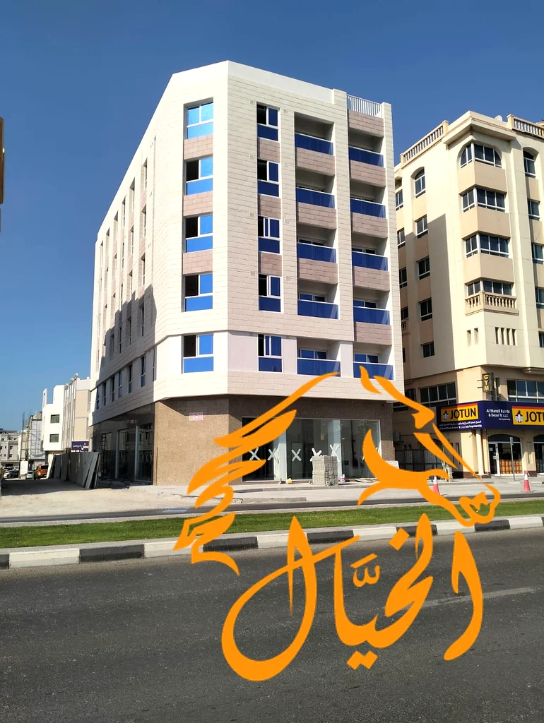 معرض جديد بالكامل متاح للإيجار على الطريق الرئيسي + موقع ممتاز64057469468674111