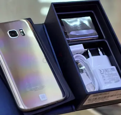 Samsung Galaxy S7 in Excellent Condition with Original Accessories