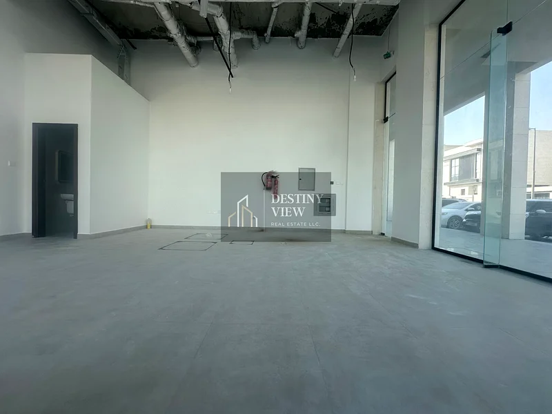 محل ركن زاوية ممتاز | 800 قدم مربع | الطريق الرئيسي | مقابل هوشي | موقع مثالي64057469399811113