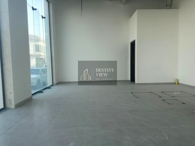 محل ركن زاوية ممتاز | 800 قدم مربع | الطريق الرئيسي | مقابل هوشي | موقع مثالي64057469399811111