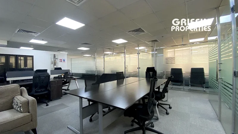 مفروش | بالقرب من المترو | طابق عالي64072010440577110