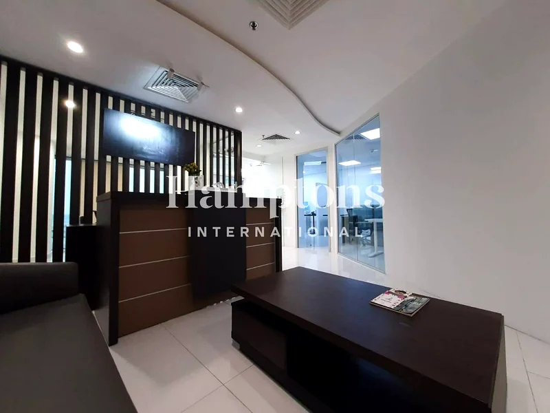 مجهز بالكامل | مع فواصل | إطلالة على القناة64069304942465113