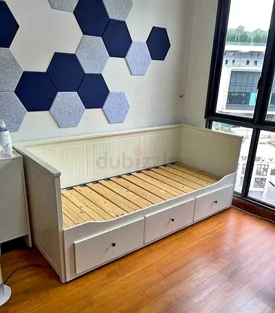 ‎IKEA hamness Day bed with 3 storage drawers underneath and with 2 IKEA mattresses