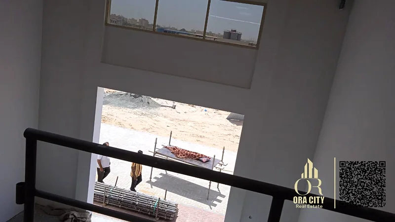 مستودع مميز بمساحة 2645 قدم مربع في الجرف 2، كهرباء 25 كيلو واط، مناطق تحميل/تفريغ، موقف خاص، موقع سهل الوصول - للإيجار مباشرة من المالك64073673889282114