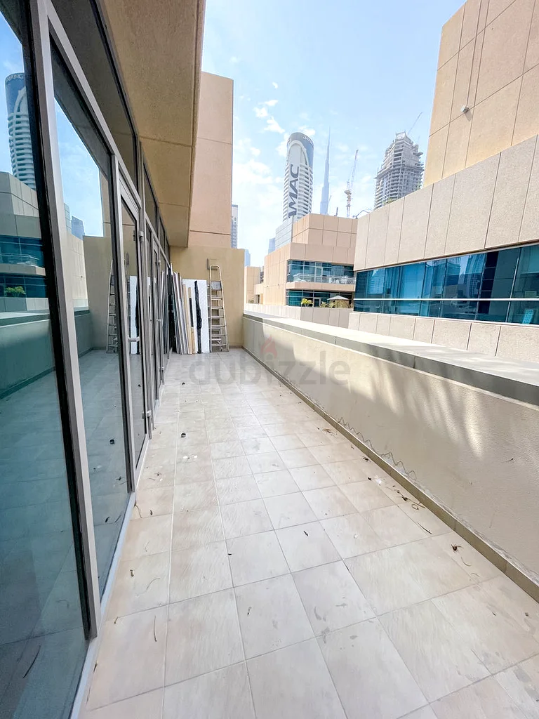 وحدة جديدة تمامًا في باي بيزنس / ساحة باي.64048917588867114