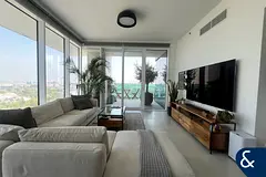 Corner Unit | Large Layout | Unfurnished