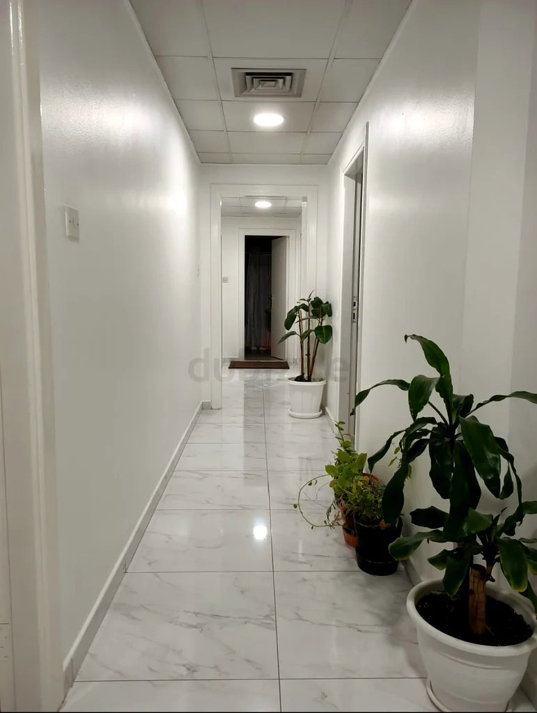 غرفة رئيسية واسعة ومفروشة للهندي في منطقة نادي السياح64047971376515112