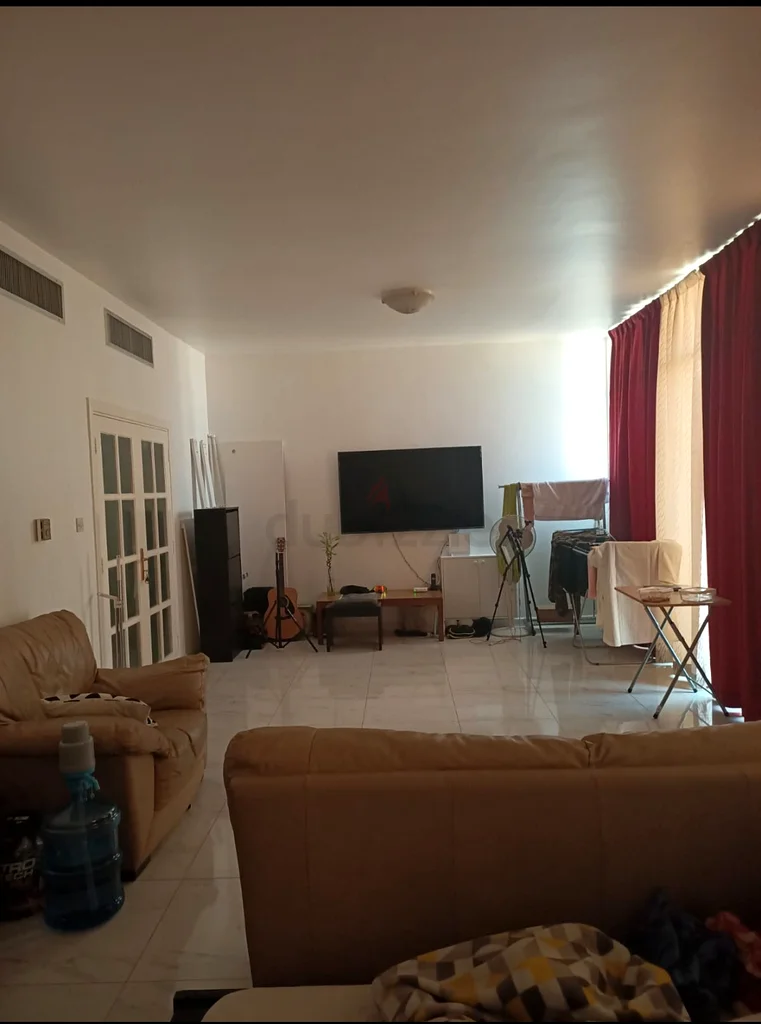 غرفة رئيسية واسعة ومفروشة للهندي في منطقة نادي السياح64047971376515111