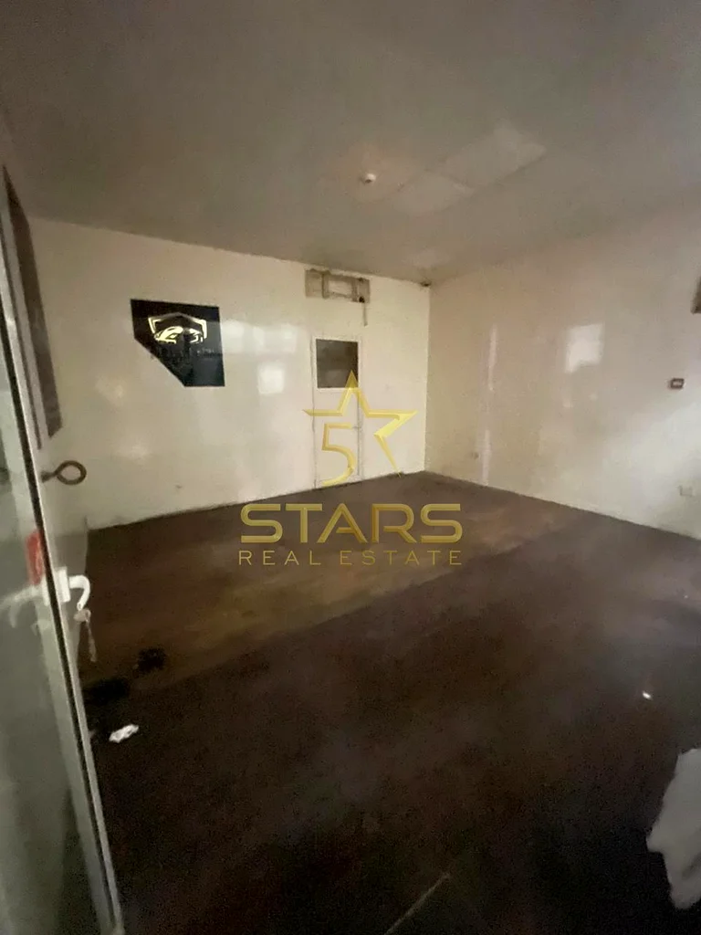 موقع متميز | متجر مجهز بالكامل | جاهز للسكن64064024364418110