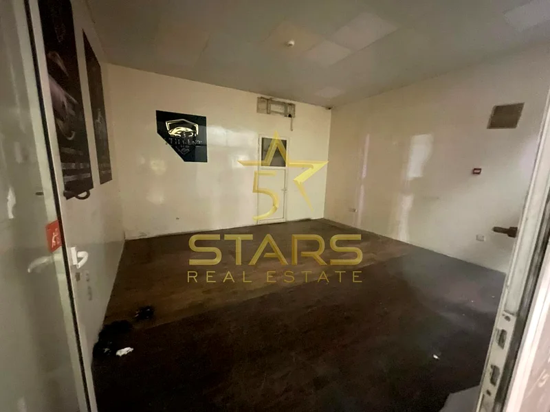 موقع متميز | متجر مجهز بالكامل | جاهز للسكن64064024364418112