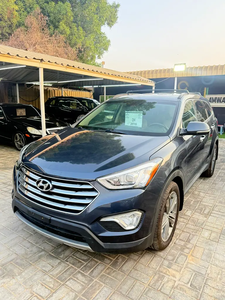 Hyundai Santa Fe 2016 — photo 1 of 15