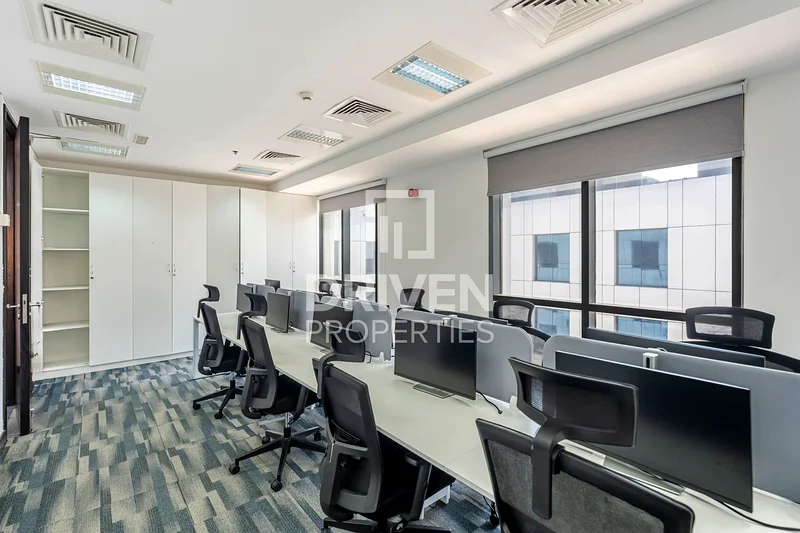 Large Layout Office | Close to Metro | Vacant64065806659459112