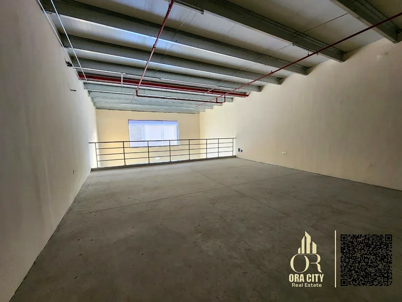 مستودع مميز بمساحة 3055 قدم مربع في الجرف 2، كهرباء 25 كيلو واط، مناطق تحميل وتفريغ، موقف خاص، موقع سهل الوصول - للإيجار مباشرة من64073673898241112