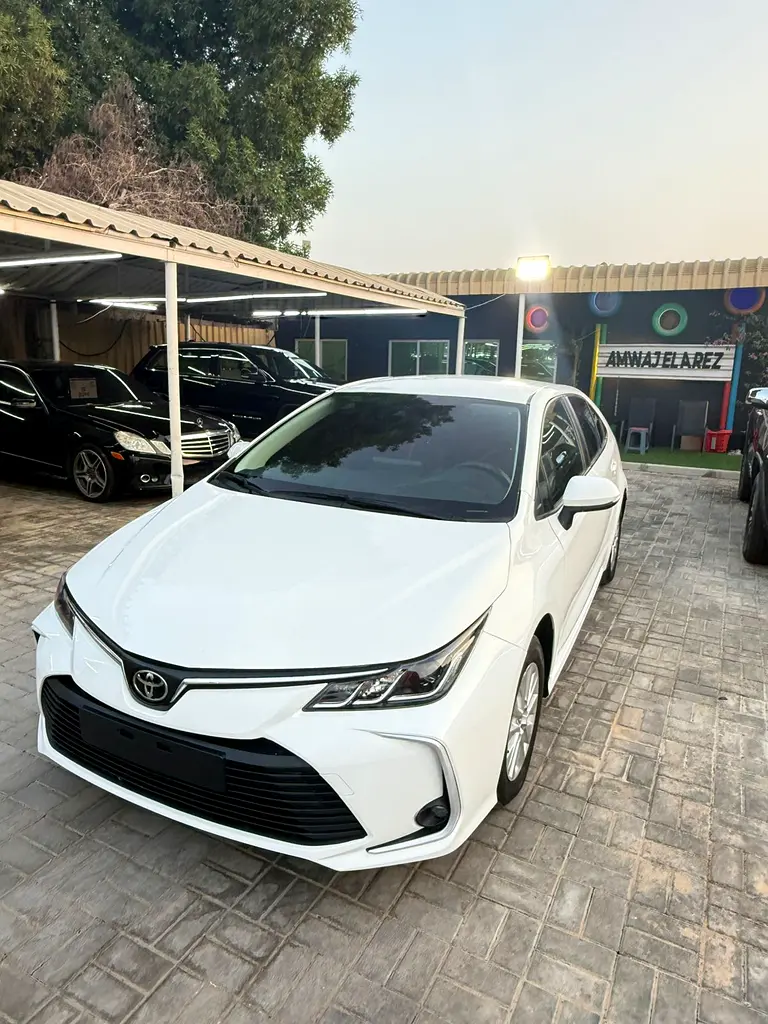 Toyota Corolla 2022 — photo 1 of 16