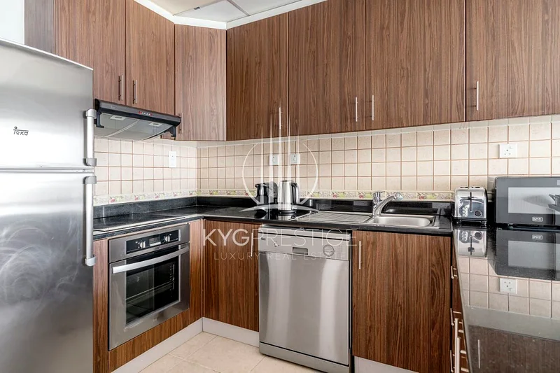 Elite Residences | modern unit | prime location64168394081283112