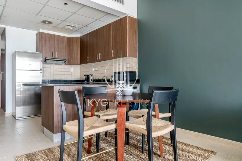 Elite Residences | modern unit | prime location64168394081283111