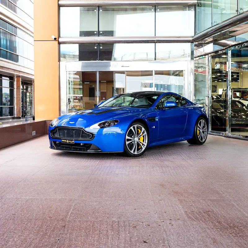 Aston Martin Vantage 2015 — photo 1 of 12