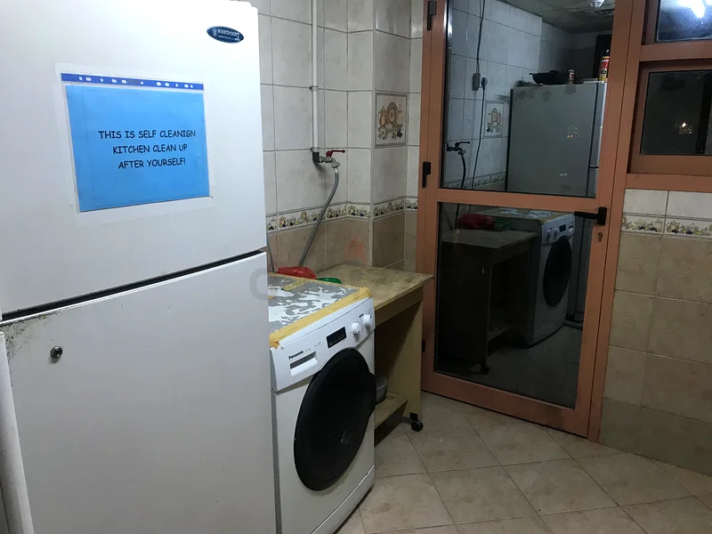 مساحة سرير واحدة للذكور المسلمين الهنود/الباكستانيين في الشارقة64048535127297112
