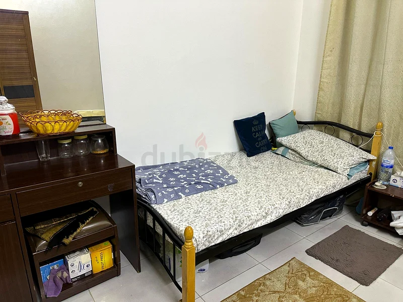 مساحة سرير واحدة للذكور المسلمين الهنود/الباكستانيين في الشارقة64048535127297110