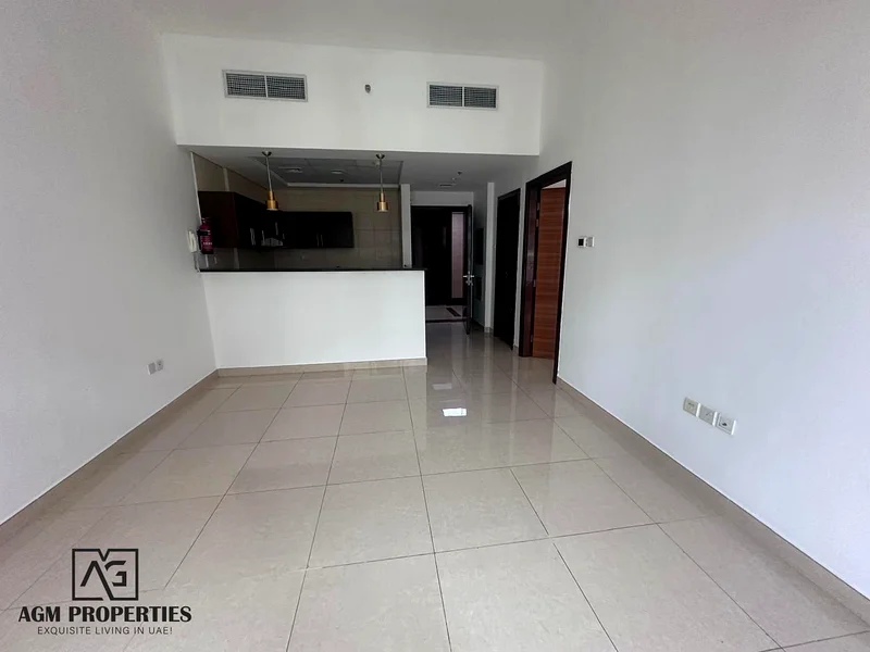 Ready to Move | With Balcony | Spacious64052220152322110