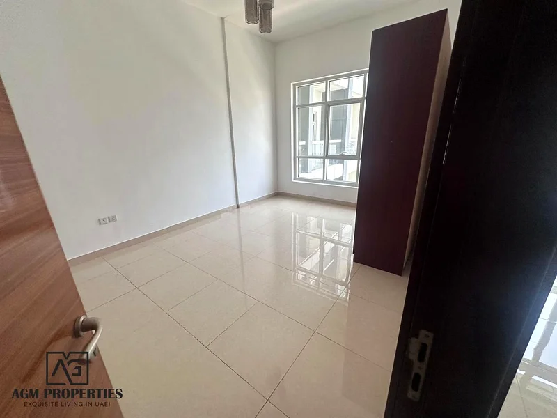 Ready to Move | With Balcony | Spacious64052220152322112