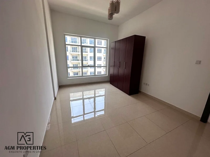 Ready to Move | With Balcony | Spacious64052220152322111