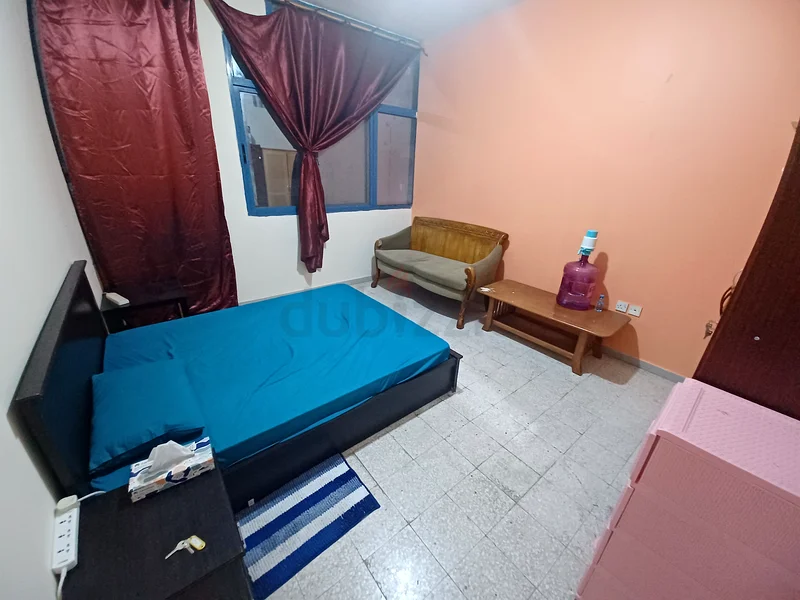 غرفة كبيرة مفروشة بالكامل لرجل أعمال أعزب (مشغولة)64048300158977110