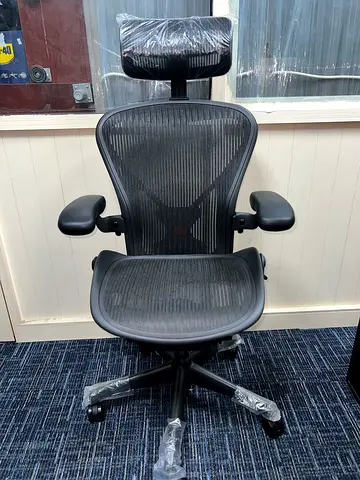 Herman Miller Aeron size B with headrest