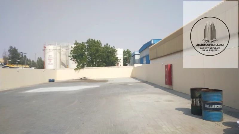 أرض صناعية للإيجار في الشارقة الصناعية 17، مساحة 18,200 قدم مربع64059542279937114