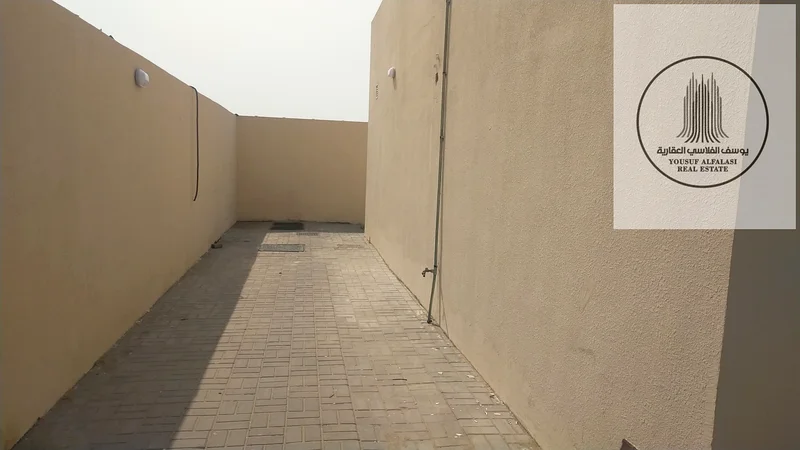 أرض صناعية للإيجار في الشارقة الصناعية 17، مساحة 18,200 قدم مربع64059542279937113