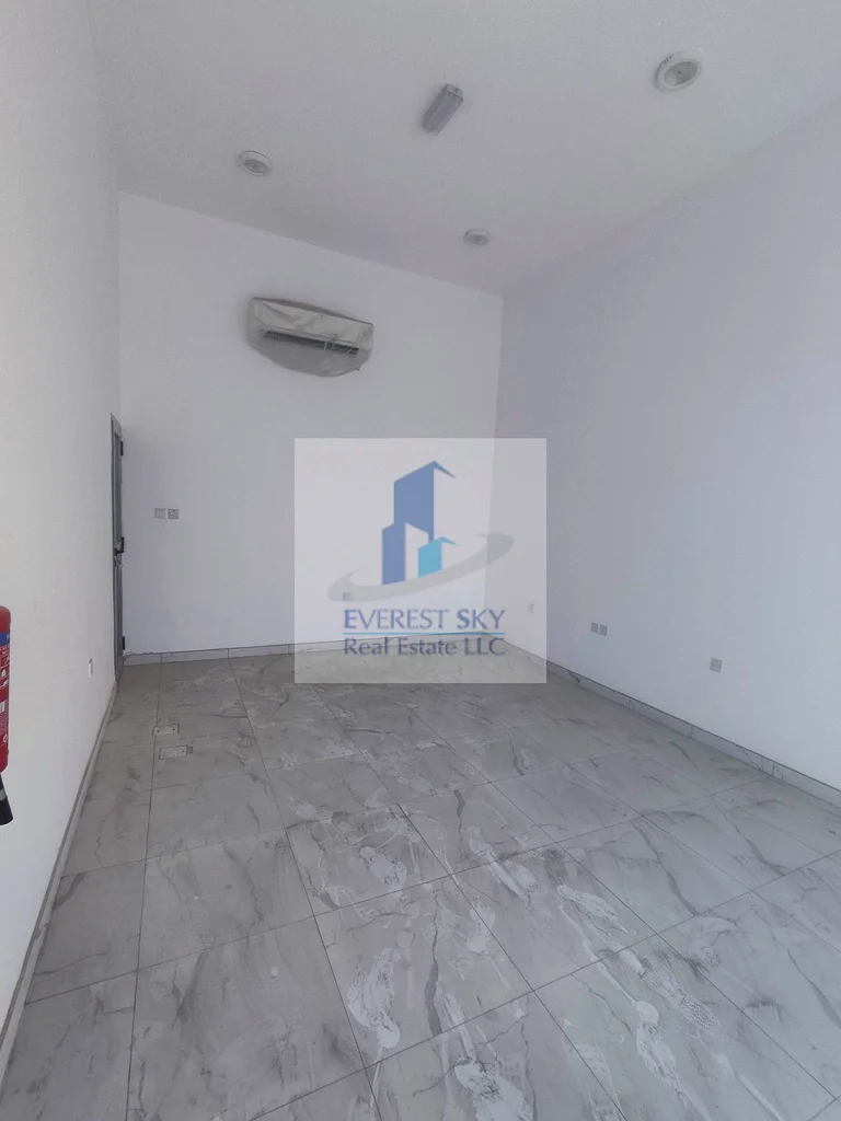 2 Shops next to each other with toilet for URGENT LEASE !!64058347519107111