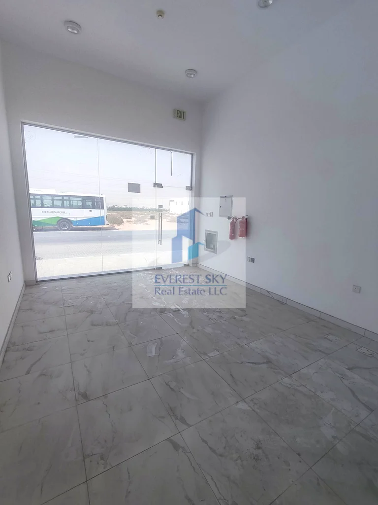 2 Shops next to each other with toilet for URGENT LEASE !!64058347519107112
