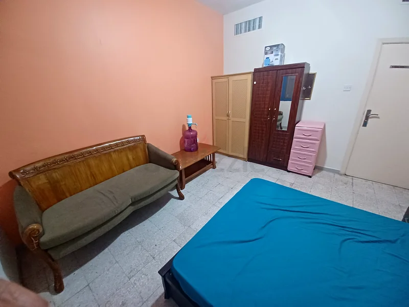 غرفة كبيرة مفروشة بالكامل لرجل أعمال أعزب (مشغولة)64048300158977111