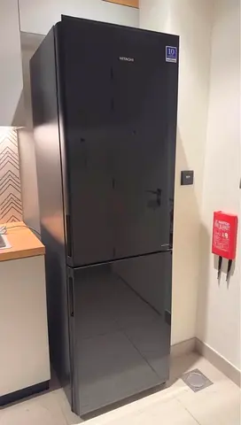 Hitachi Bottom Freezer Fridge 60cm Width Size Black Glass
