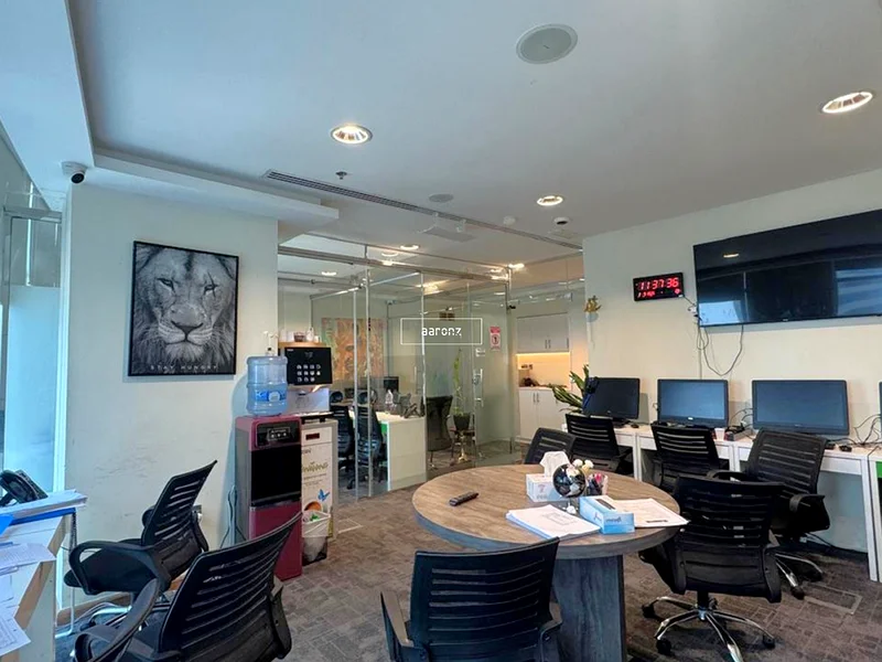 Fully Fitted | Near to Metro | Vacant on Transfer64070403045123112