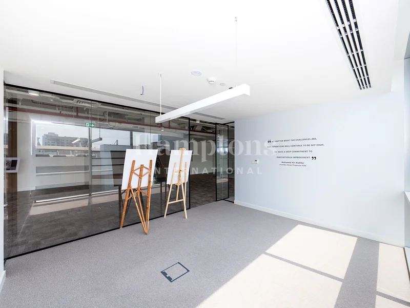 Fitted and Partitioned | 5 Parkings | SZR64067012988035114
