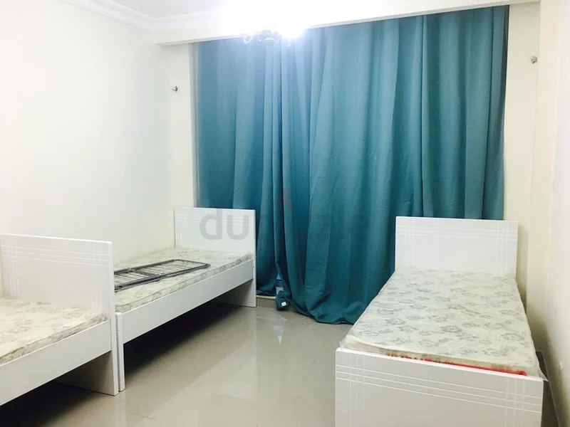 3 غرف تنفيذية مشاركة للرجال بالقرب من مترو ADCB64056814742274110
