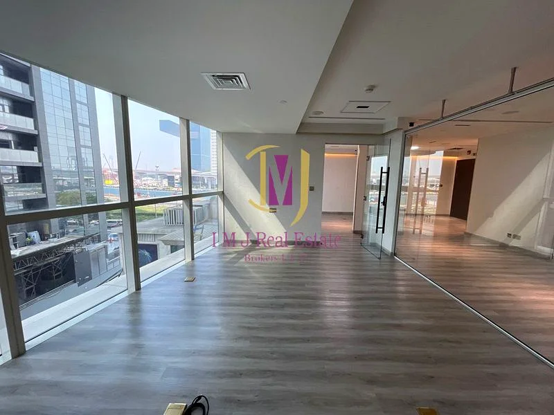 Fitted | Partitioned | Low Floor | SZR View64066361081729113
