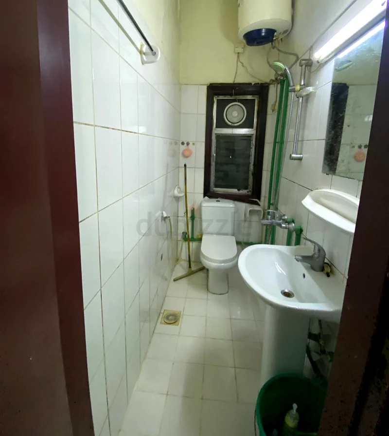 Partition available in Al Riga murakbaat, near matro, and muteena64048914849409111