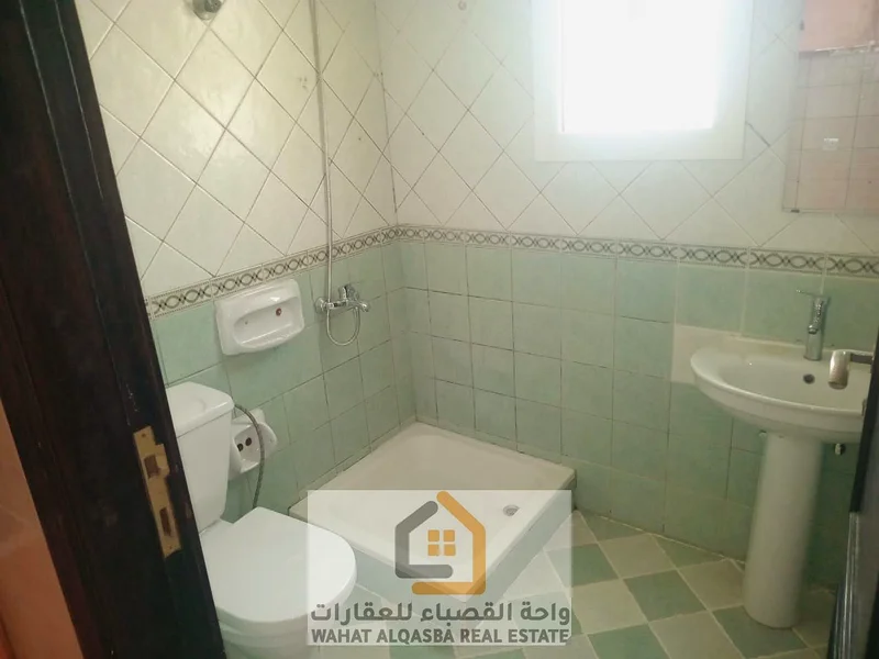 đ¶ A distinctive studio for annual rent in Al Qulaya with a separate kitchen, central air conditioning, and free parking đ¶64184453332993111