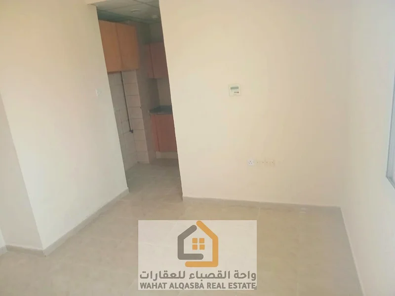 đ¶ A distinctive studio for annual rent in Al Qulaya with a separate kitchen, central air conditioning, and free parking đ¶64184453332993113