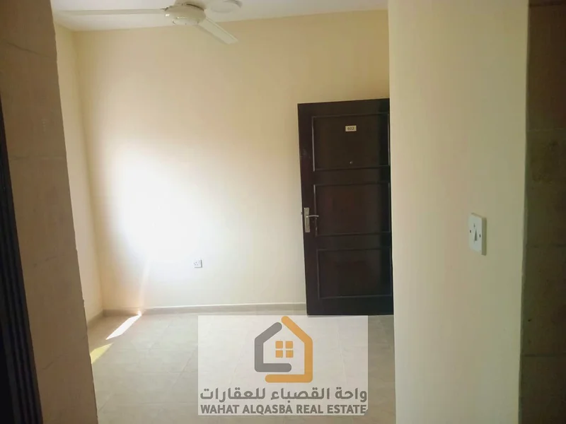 đ¶ A distinctive studio for annual rent in Al Qulaya with a separate kitchen, central air conditioning, and free parking đ¶64184453332993110